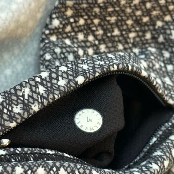 Lululemon Rush Hour Long Sleeve Shirt Running Luon Spray Jacquard Size 4 - Picture 10 of 10